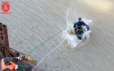Trục vớt quả bom có sức công phá lớn dưới gầm Long Biên